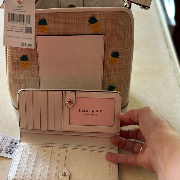 Kate Spade beautiful summer handbag/crossbody. With matching wallet. - Picture 4 of 7